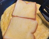 รูปขั้นตอนการทำที่ 5 ของ [อาหารเช้า] ขนมปังไข่แซนวิชแฮมเบคอน