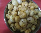A picture of step 4 of Spicy roasted makhane.