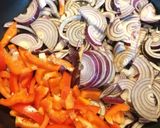 Paprikás krumpli lecsósan csirkemájjal recept fázis 1 fotója