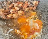 รูปขั้นตอนการทำที่ 2 ของ ข้าวผัดกุ้งหมูสับ