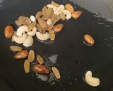 बेसन, सूजी और आटे के लड्डू (besan, suji aur ke laddoo recipe in Hindi) रेसिपी चरण 4 फोटो