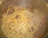 Foto del passaggio 5 della ricetta Bucatini con anciove, finocchietto e una spolverata di mollica