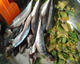 Foto langkah ke 2 dari resep Pepes ikan layang kecombrang.