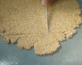 તલ ચીક્કી (Til Chikki Recipe In Gujarati) રેસીપી સ્ટેપ2ફોટો
