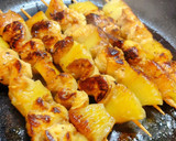 Foto del paso 4 de la receta: Brochetas de pollo y piña