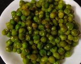 सिम्पल हरे मटर फ्राई (simple hare matar fry recipe in Hindi) रेसिपी चरण 4 फोटो