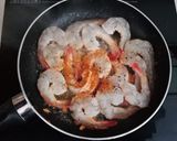 Hình bước làm 2 của món Bún tôm xào củ hành