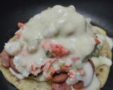 Foto del paso 6 de la receta: Arepa🫓rellena de queso🧀salchicha🌭y ensalada🍅🧅🥕