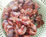 Hình bước làm 2 của món Mề chim bồ câu xào mướp
