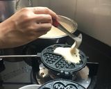 Hình bước làm 4 của món Bánh kẹp tàn ong