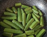 A picture of step 7 of Bhindi gosht.