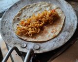 A picture of step 4 of Veg cheezy maggi franky.