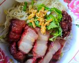 รูปขั้นตอนการทำที่ 4 ของ บะหมี่แห้งหมูแดงพริกเผาหมู