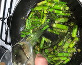 Foto del paso 3 de la receta: Espárragos salteados con huevo