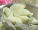 A picture of step 4 of Egg and Chives Dumplings.