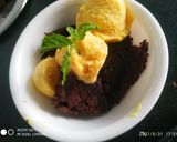 हॉट ब्राउनी विथ मैंगो आइस क्रीम (hot brownie with mango ice cream recipe in Hindi) रेसिपी चरण 1 फोटो