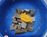 A picture of step 4 of Peanut butter chocolate bars.