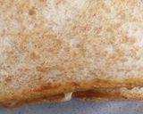 Foto langkah ke 3 dari resep Sandwich Nugget & Egg Scramble.
