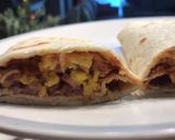Napindító baconös-sajtos rántotta tortilla tekercsben recept fázis 3 fotója