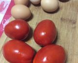 Foto del paso 1 de la receta: Huevos con tomates 🥚 🍅