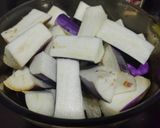 Gambar langkah 1 resipi Resepi Tumis Terung Telur.
