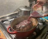 Une image de l'étape 7 de Rôti de cerf mariné au vin, légumes et herbes.