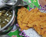 A picture of step 18 of Saag gosht with malai ki roti.