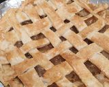 A picture of step 6 of Apple 🍎🍏 and pear🍐lattice pie with white sauce custard.