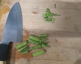 A picture of step 1 of Gawar Sabji.