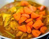 Une image de l'étape 4 de Curry de poulet au lait de coco.