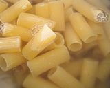 Foto del paso 1 de la receta Rigatoni Con Calabacín y Cherries a la Mantequilla, Panceta y Salsa de Vino Blanco