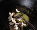 Foto langkah ke 3 dari resep Bakmi Goreng Kangkung.