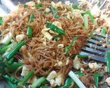 ผัดเส้นก๊วยเตี๋ยวแบบอีสานกับหมูทอดกระเทียม วิธีทำสูตร 11 รูป