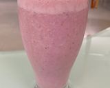 A picture of step 2 of Strawberry Shake.