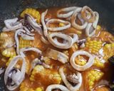 Foto langkah ke 4 dari resep Udang Cumi Saus Padang.