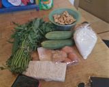 Foto langkah ke 1 dari resep Sayur Bening Timun Kangkung.