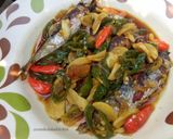 Foto langkah ke 3 dari resep Ikan Masak Kecap Cabe Ijo.