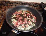 Foto del paso 3 de la receta: Berenjenas rellenas de pollo con jamón