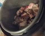 A picture of step 1 of Beef and vegetable soup.