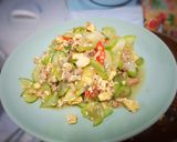 รูปขั้นตอนการทำที่ 7 ของ แตงกวาผัดไข่+หมูสับ