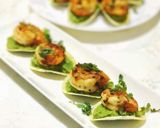 Hình bước làm 1 của món Tôm salad bơ
