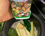 A picture of step 1 of Grilled Rice in Banana Leaves/Nasi Bakar.