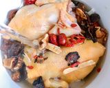 Hình bước làm 3 của món Gà Vàng Tiềm Thảo Dược