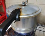A picture of step 2 of Daal moong masoor.