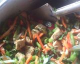 Foto del paso 5 de la receta: Chaomein pollo y verduras en olla