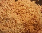 Foto langkah ke 5 dari resep Mie Goreng Saus Kacang ala Thailand.