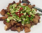 รูปขั้นตอนการทำที่ 6 ของ หมูสามชั้นทอดน้ำปลาทรงเครื่อง
