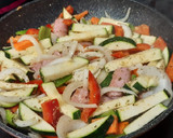 Foto del paso 4 de la receta: Espaguetis con salchichas frescas y verduras