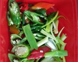 Foto langkah ke 2 dari resep Oseng cabe pindang tongkol.