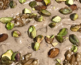 Foto del paso 6 de la receta: Tarta sin azúcar, con dátiles, ciruelas pistachos,nueces almendras, y avellanas para compensarlo